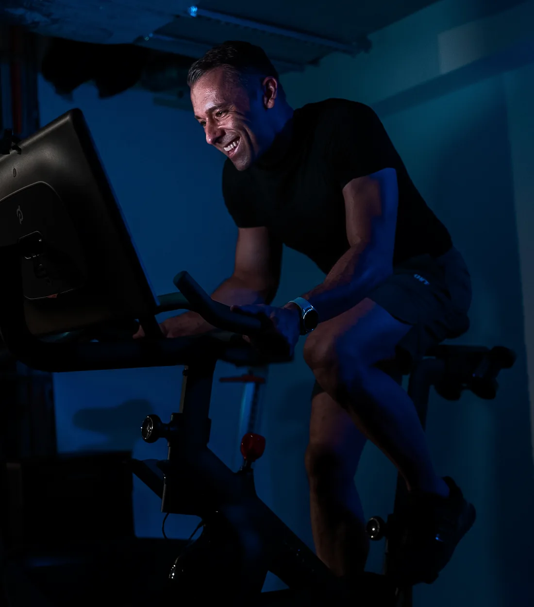 Stefan Helka beim Ausdauertraining auf dem Bike